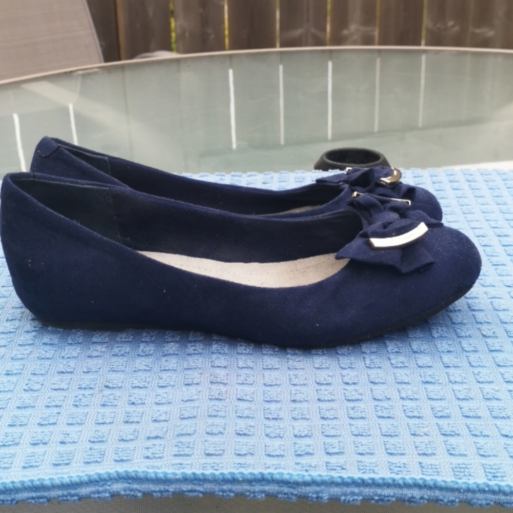 Shoes - Picture 2 of 3